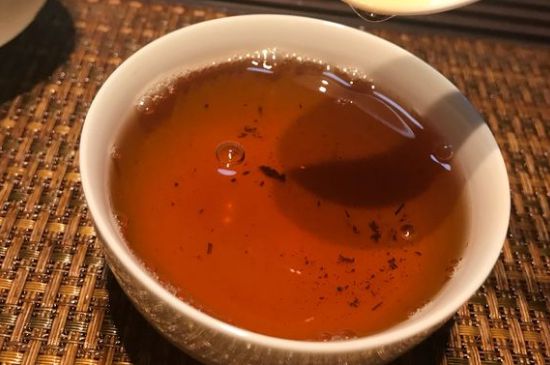 大紅袍第一泡要倒掉嗎，洗茶水需倒掉但第一泡出湯