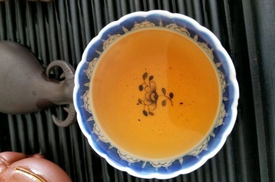 大紅袍第一泡要倒掉嗎，洗茶水需倒掉但第一泡出湯