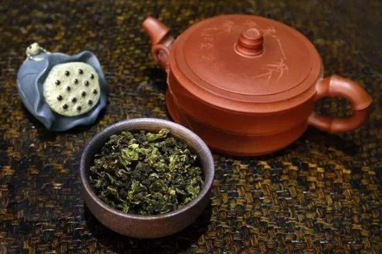 泡大紅袍、肉桂和水仙可以用一個(gè)紫砂壺嗎，可以摻一起沖泡么？
