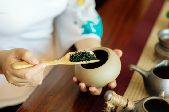 女人喝茶要行扣茶禮嗎，叩茶禮女士能用嗎？