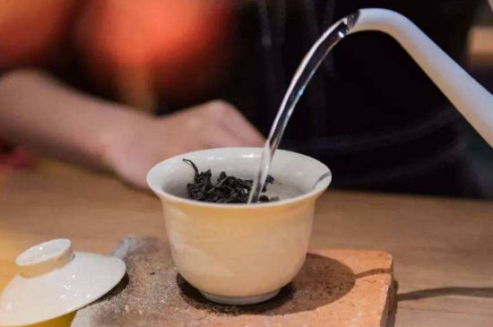 牛欄坑肉桂需不需要洗茶，武夷巖茶肉桂需要洗茶嗎？