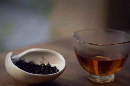泡好的茶水放冰箱能保存多久，泡好的茶冷藏放多久？