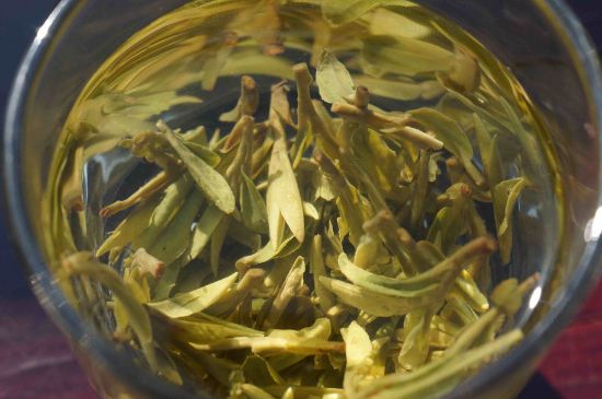 安吉白茶冷藏好還是冷凍好？這個需要根據(jù)存放時間來選擇