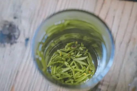 泡好的茶水放冰箱能保存多久，泡好的茶冷藏放多久？