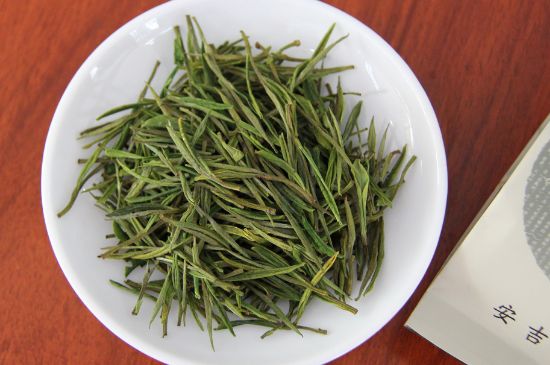 安吉白茶冷藏好還是冷凍好？這個需要根據(jù)存放時間來選擇