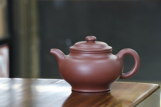 剛買的紫砂壺要怎么開壺養(yǎng)壺，<a href=http://www.nianglou.com/chaju/zisha/ target=_blank class=infotextkey>紫砂壺開壺</a>與養(yǎng)壺的方式方法