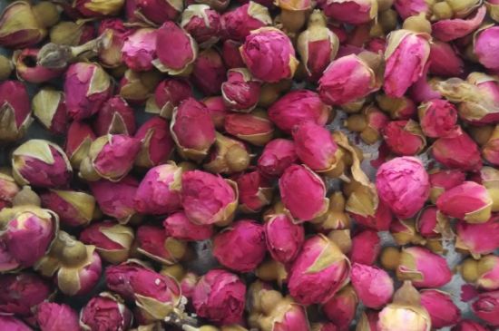 玫瑰花茶的功效與作用，堅(jiān)持喝一個(gè)月玫瑰花茶會(huì)怎樣？