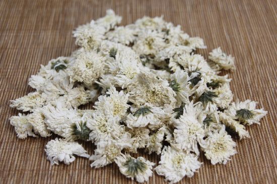 晚上可以喝菊花茶泡水嗎，睡覺(jué)前能不能喝菊花茶？