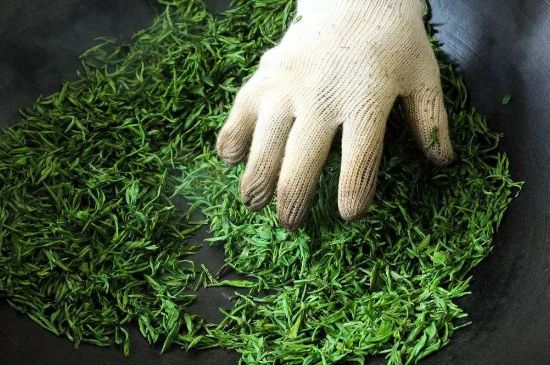 龍井茶炒茶葉怎么炒出好茶色，茶葉怎樣做出來最綠？