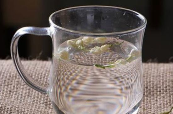 茉莉泡水禁忌，茉莉干花泡水的功效與禁忌