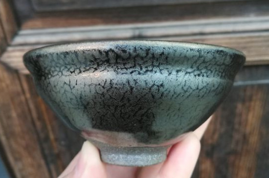 怎么鑒別建盞化學(xué)釉，真假建盞的對(duì)比與辨別