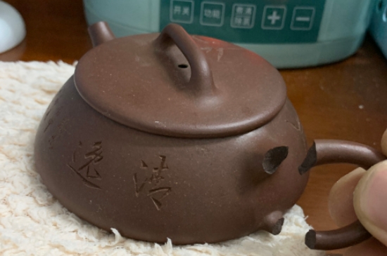 新買(mǎi)的紫砂壺為什么會(huì)裂，真的紫砂壺是不是很容易開(kāi)裂？