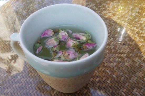 玫瑰花泡茶祛斑要多久見效，喝玫瑰花茶多久能祛斑？