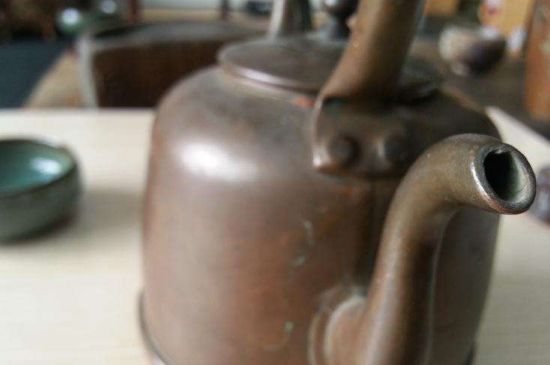 用銅壺?zé)惺裁唇?，銅壺煮水的兩大忌諱和好處