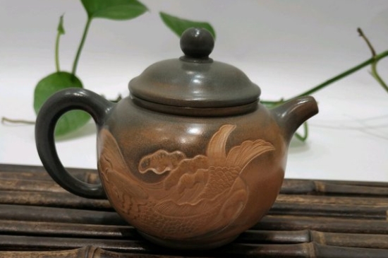 泡茶用坭興陶和紫砂壺哪個好，紫砂壺比坭興陶壺好嗎？