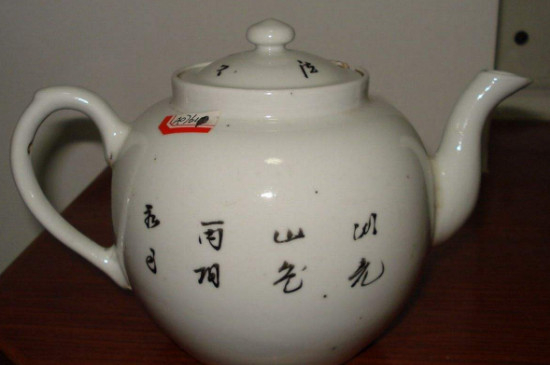 瓷壺適合泡什么茶，瓷器茶具喝什么茶好