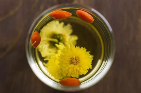 菊花茶的最佳搭配有哪幾樣，菊花茶和什么搭配喝效果好？