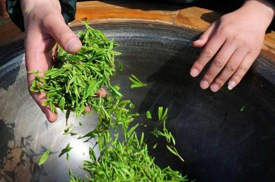 龍井茶炒茶葉怎么炒出好茶色，茶葉怎樣做出來最綠？