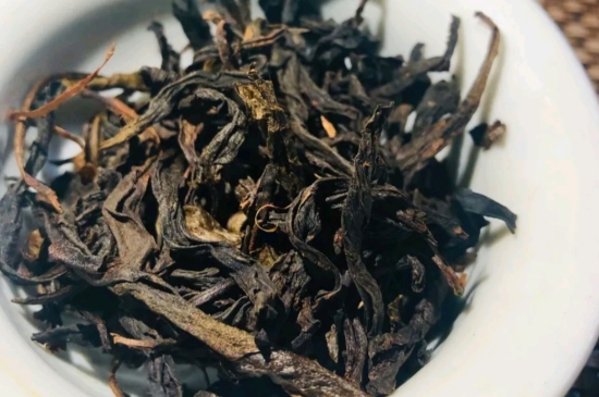 長(zhǎng)期喝巖茶會(huì)上火嗎？巖茶這樣喝了容易上火！