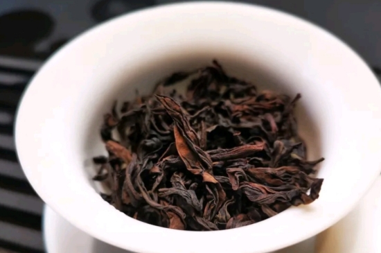 長(zhǎng)期喝巖茶會(huì)上火嗎？巖茶這樣喝了容易上火！