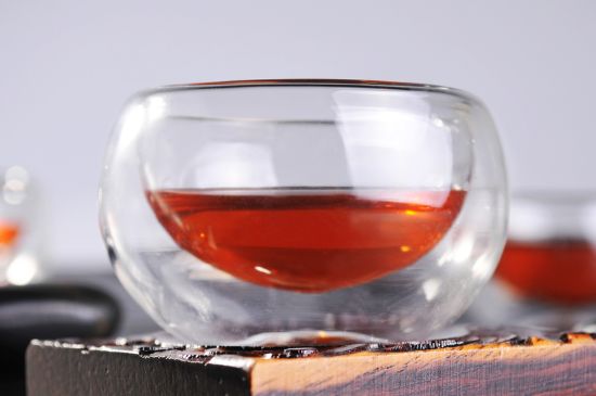 紅茶放置10年還能喝嗎，多年過期紅茶居然還能喝？
