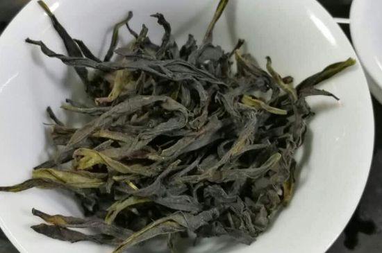 蜜蘭香和鴨屎香區(qū)別，鳳凰單樅鴨屎香vs蜜蘭香圖片對(duì)比