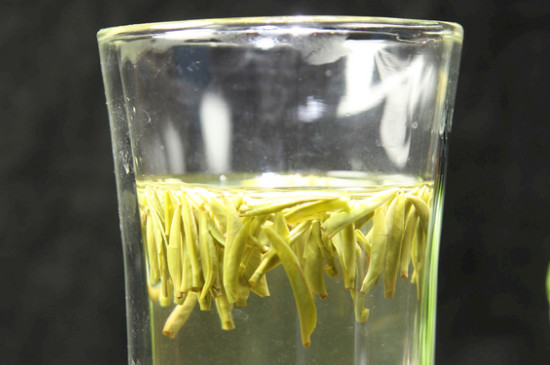 竹葉青茶泡不立起來怎么回事，竹葉青茶怎么泡立起來