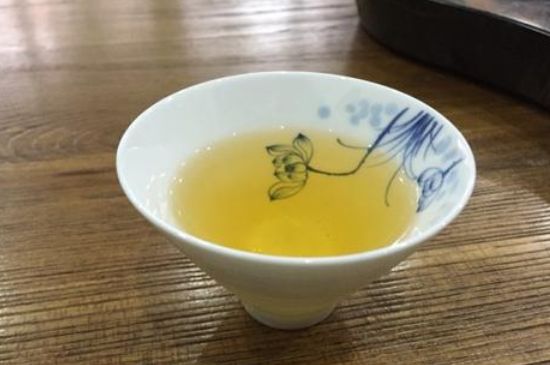 鴨屎香單叢雪片茶的特點，鳳凰雪片茶有什么特點？