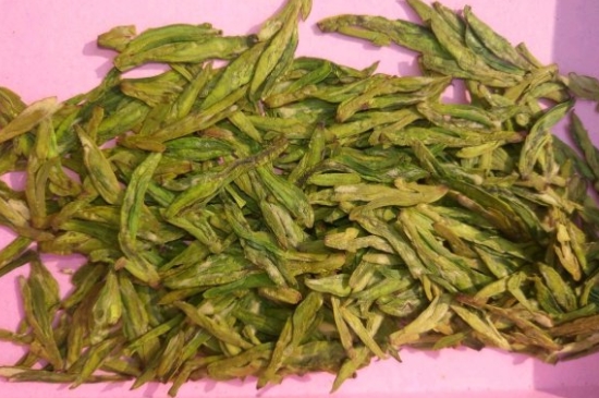 西湖龍井新茶和陳茶的區(qū)別，怎么區(qū)分龍井新茶和舊茶？
