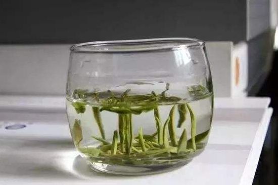 綠茶加重濕氣？濕氣體質(zhì)寒的人能喝綠茶嗎