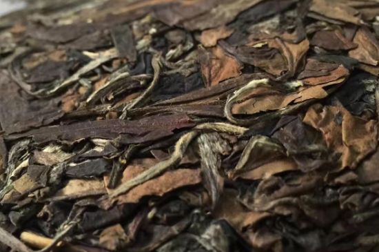 福鼎白茶要喝老的嗎，為什么喝白茶要喝老茶存新茶？
