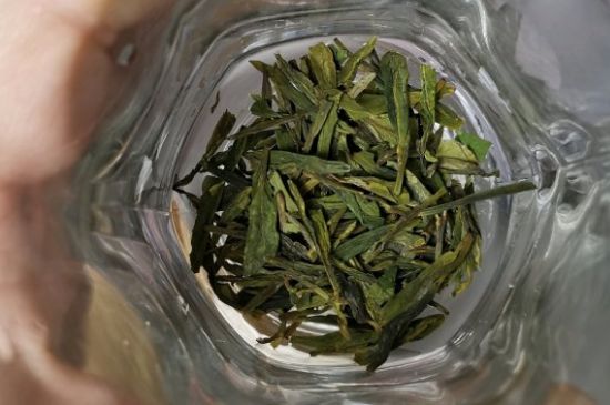 龍井茶放二年了能喝嗎，過期龍井茶的妙用！