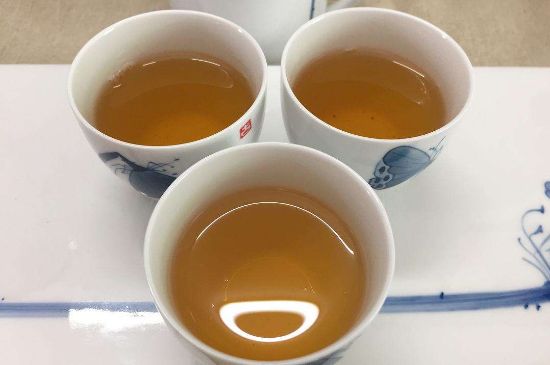 蜜蘭香和鴨屎香區(qū)別，鳳凰單樅鴨屎香vs蜜蘭香圖片對(duì)比