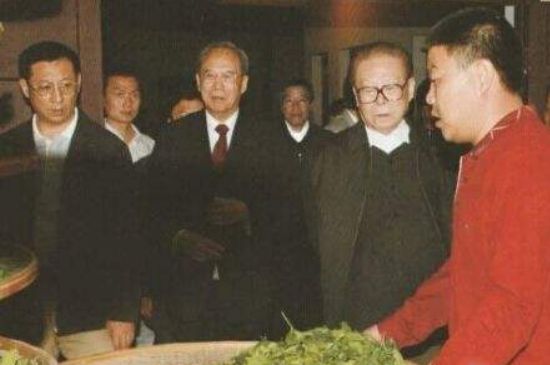 母樹大紅袍給誰喝了，為什么母樹大紅袍叫三棵六株？