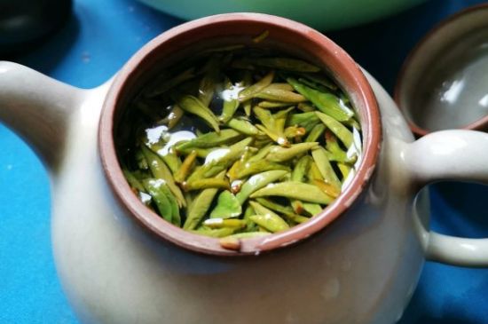龍井茶放二年了能喝嗎，過期龍井茶的妙用！