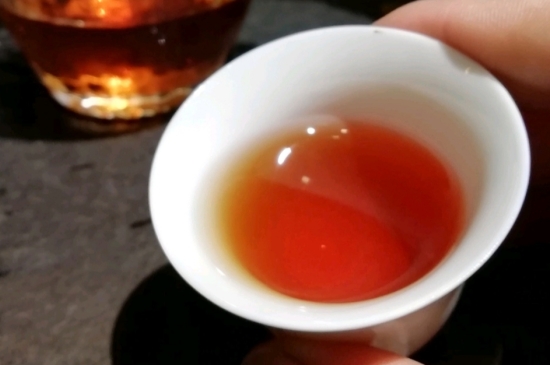 長(zhǎng)期喝巖茶會(huì)上火嗎？巖茶這樣喝了容易上火！